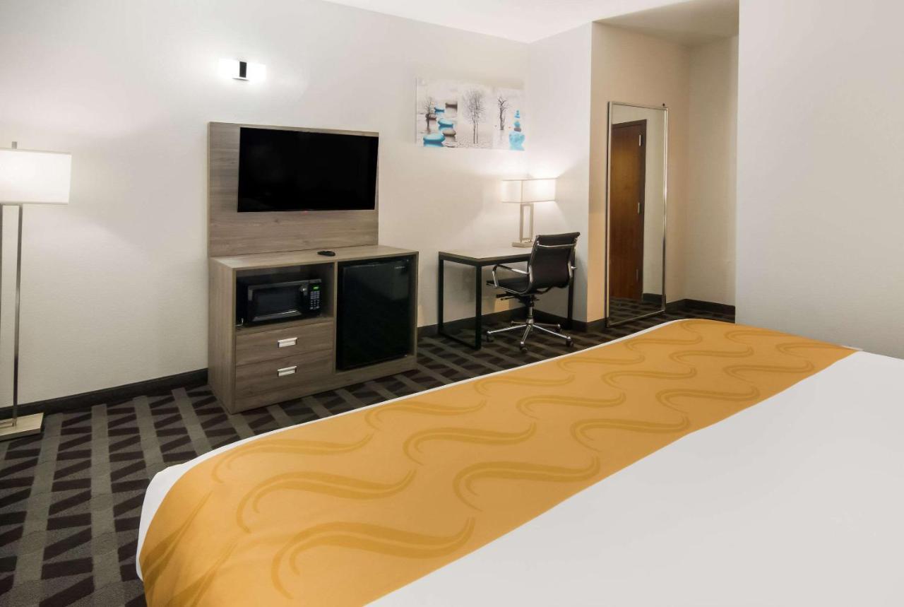 Quality Inn & Suites Уако Екстериор снимка